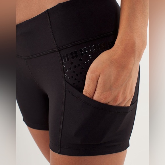 Lululemon Run: Shorty Short Black Shorts size 2 - Picture 6 of 17